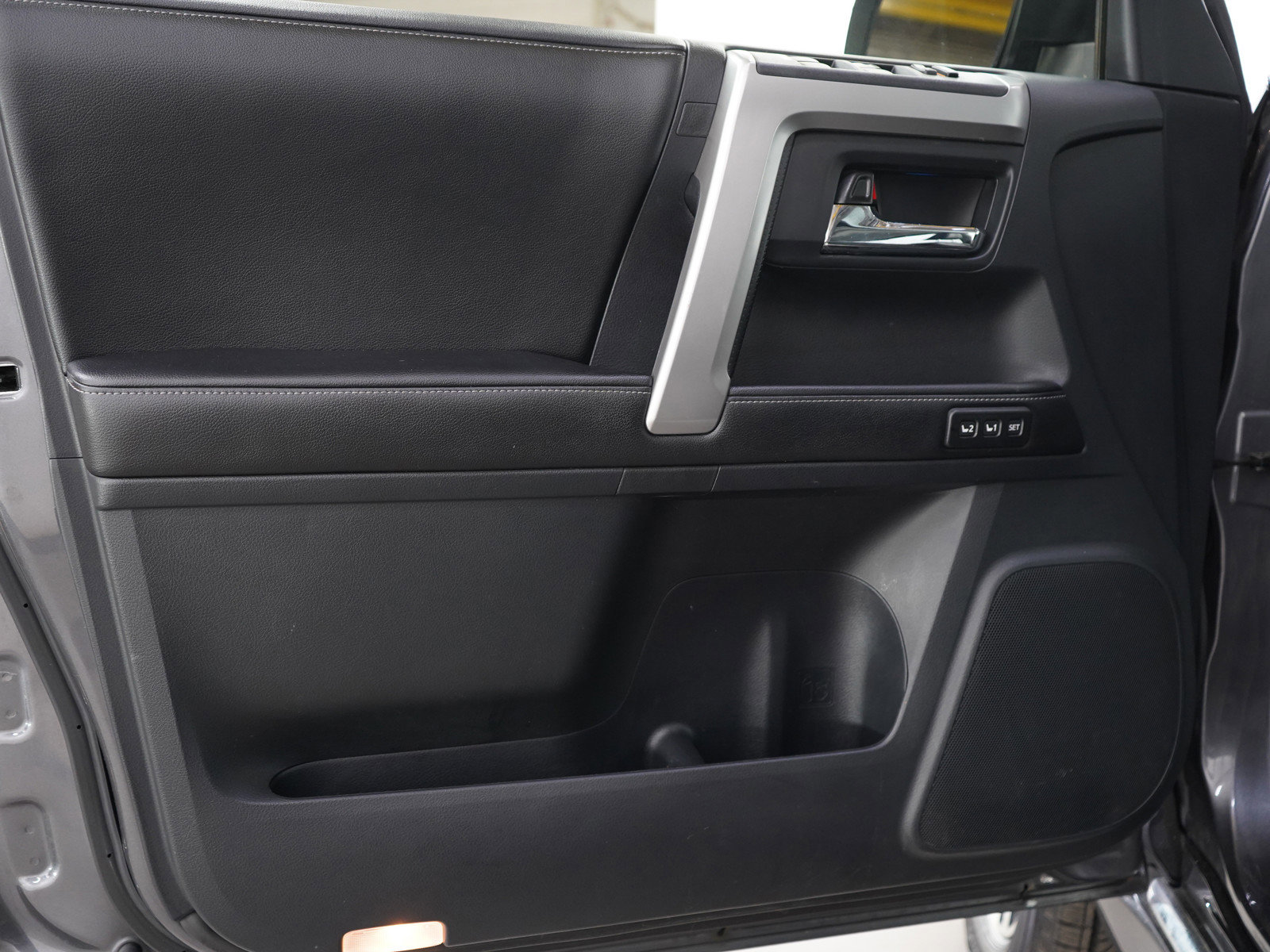 Used 2015 Toyota 4Runner Limited AWD/4WD image 20