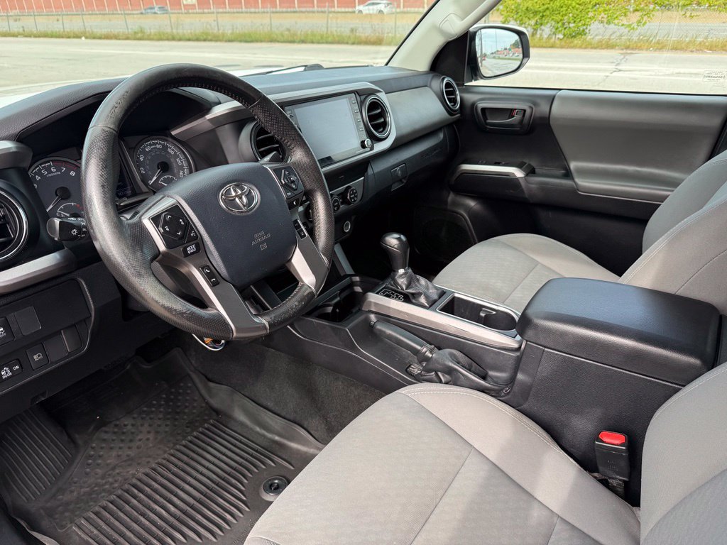Used 2020 Toyota Tacoma SR5 w/ Blackout Package AWD/4WD image 23