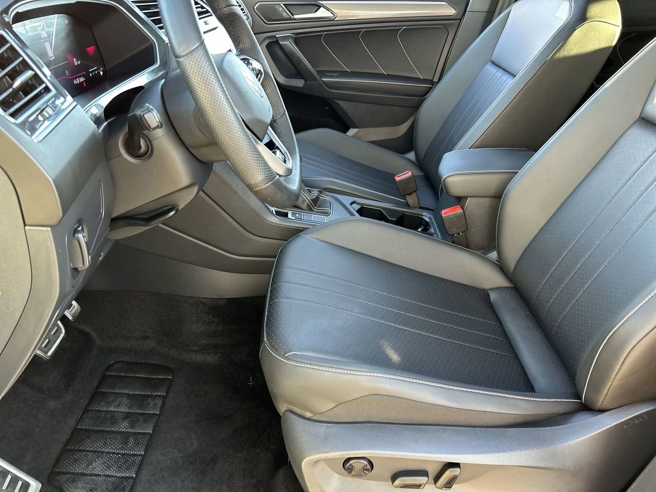 Certified 2024 Volkswagen Tiguan SE R-Line FWD image 16