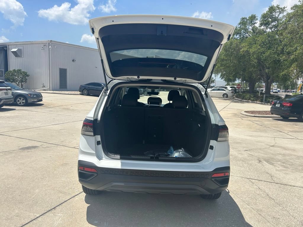 New 2026 Volkswagen Taos SE FWD image 40