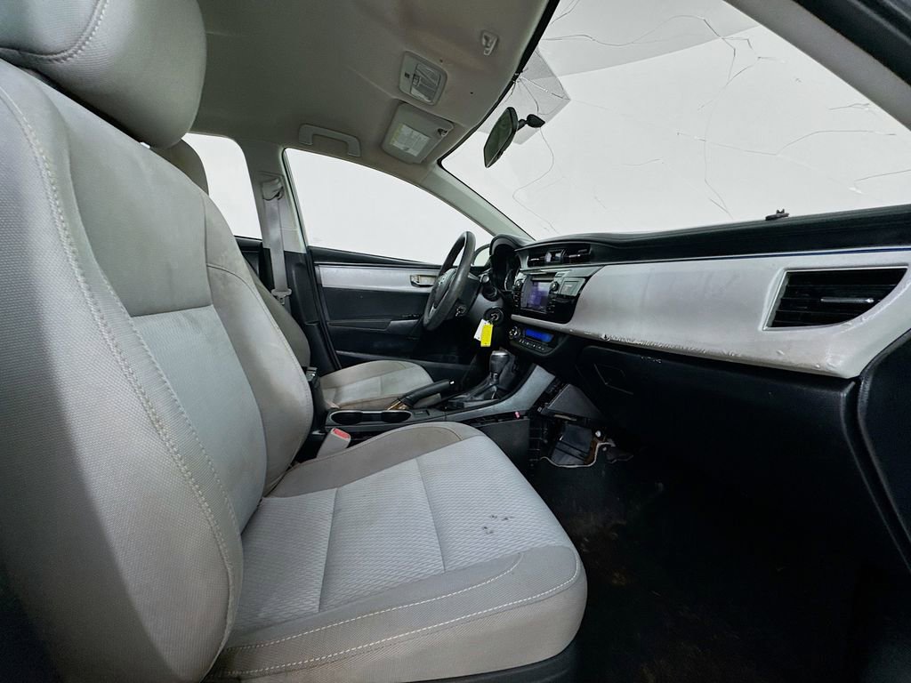 Used 2016 Toyota Corolla LE FWD image 29