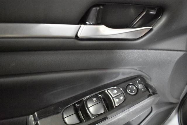 Used 2024 Nissan Altima 2.0 SR FWD image 8