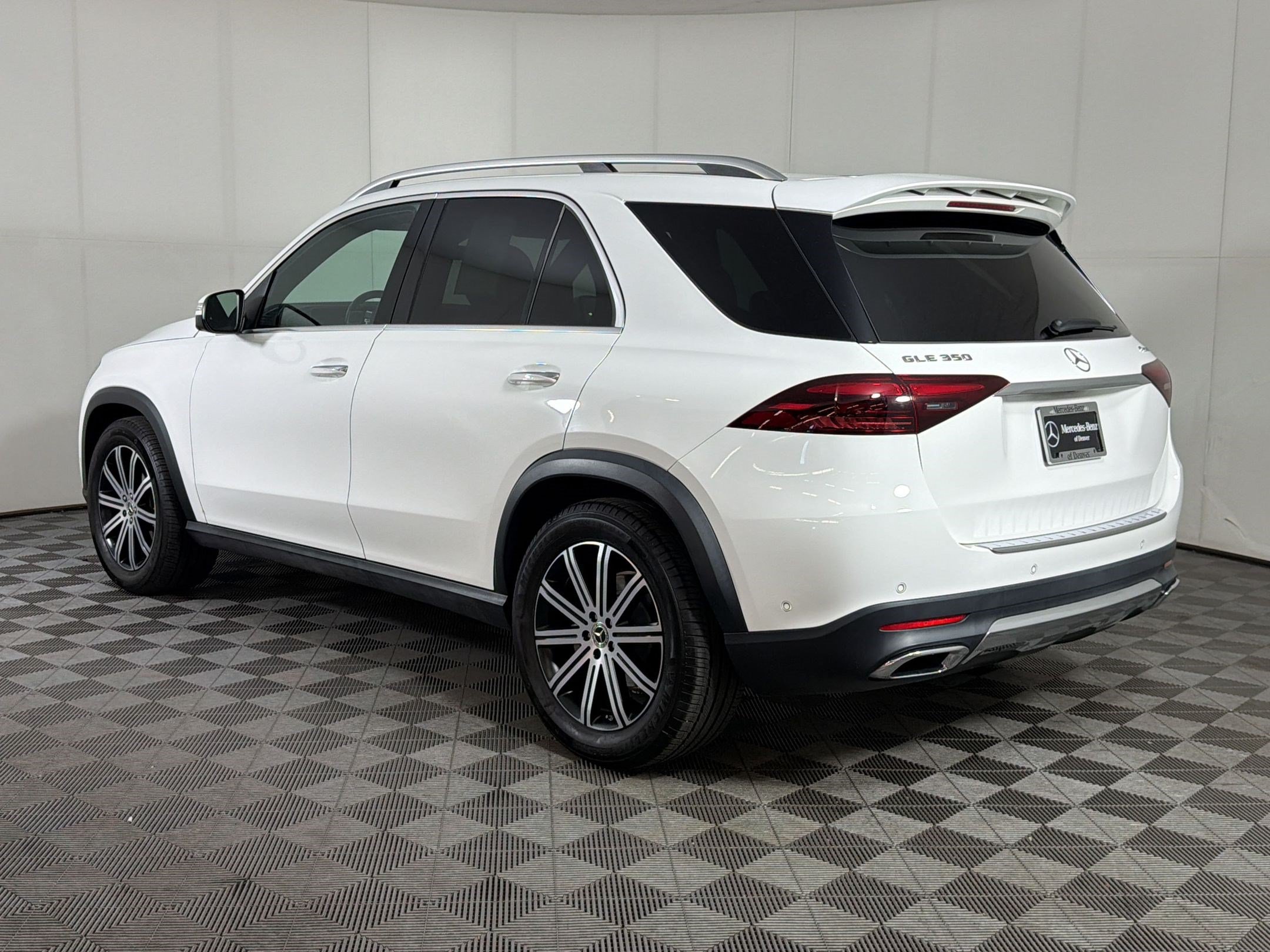 Used 2024 Mercedes-Benz GLE 350 4MATIC image 3