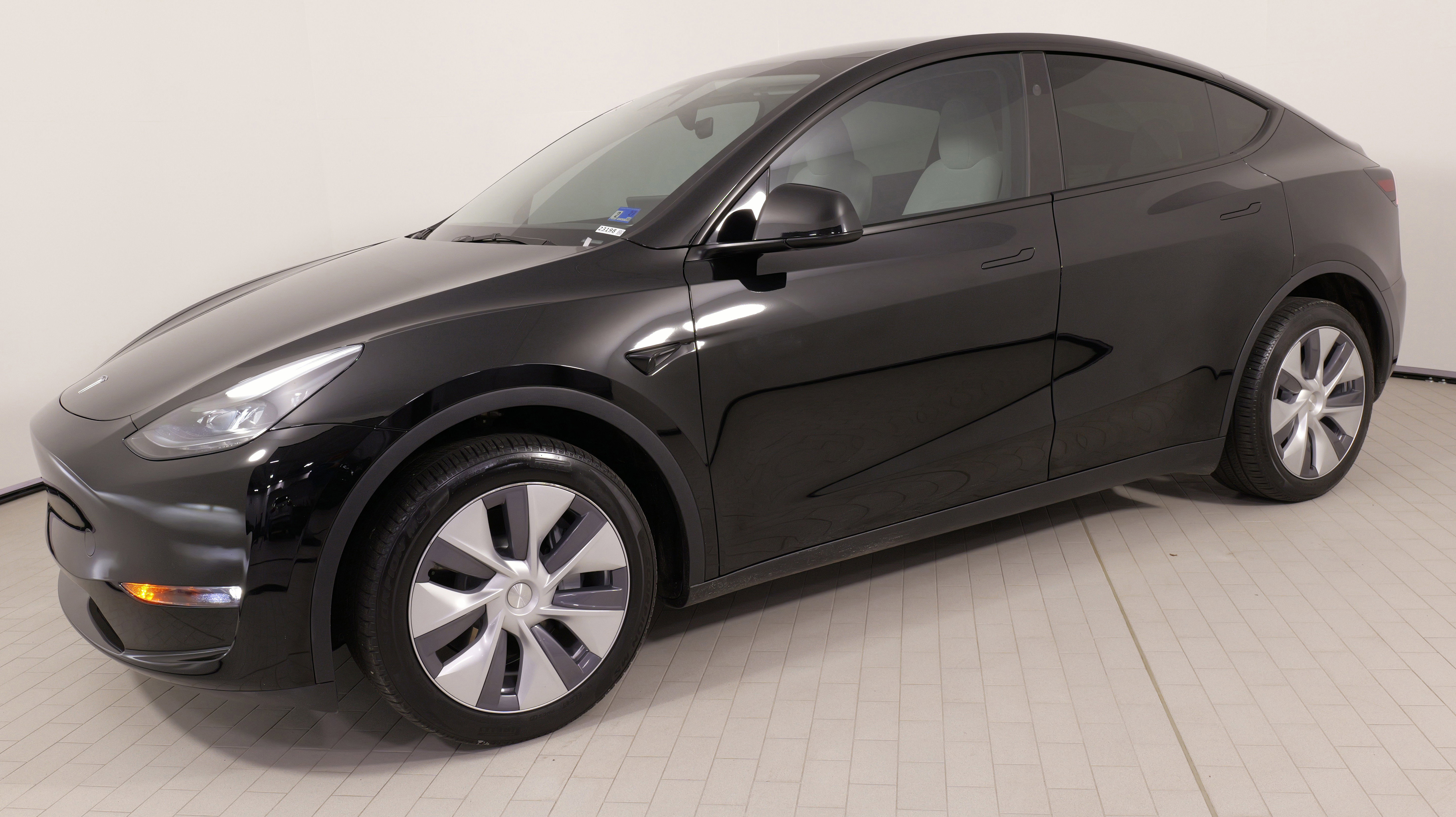 Used 2024 Tesla Model Y Long Range image 1