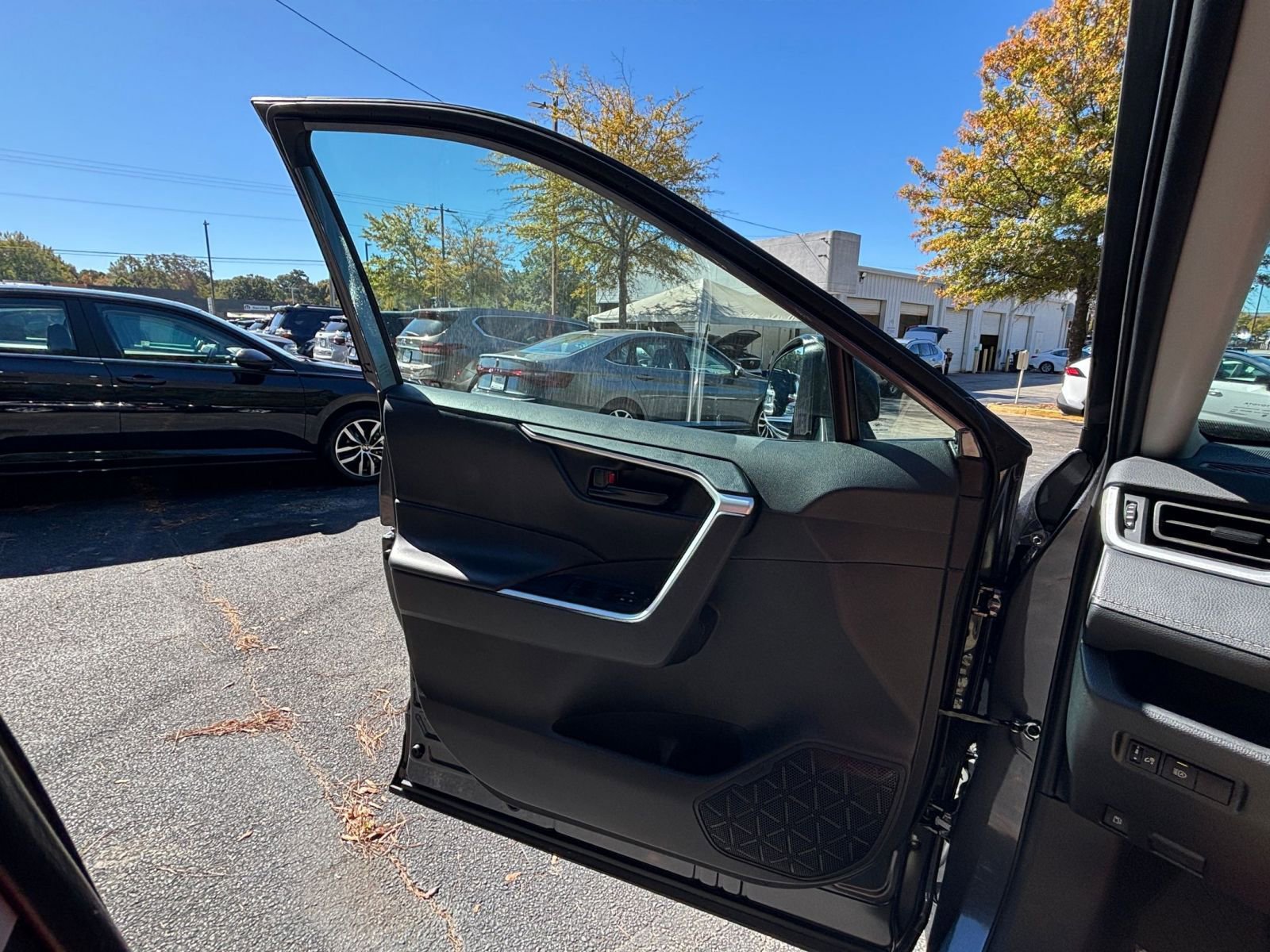 Used 2025 Toyota RAV4 LE image 20