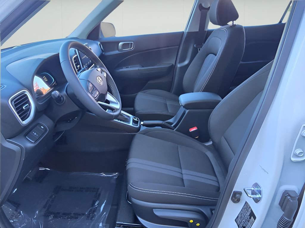 Used 2025 Hyundai Venue SEL image 11