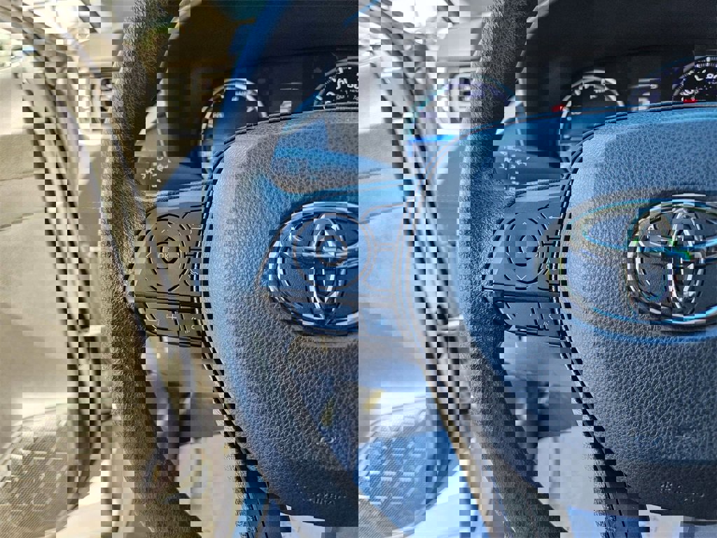 Used 2021 Toyota RAV4 LE image 11