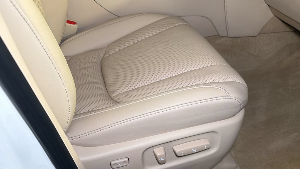 Used 2021 Lexus LX 570 4WD w/ Luxury Package image 12
