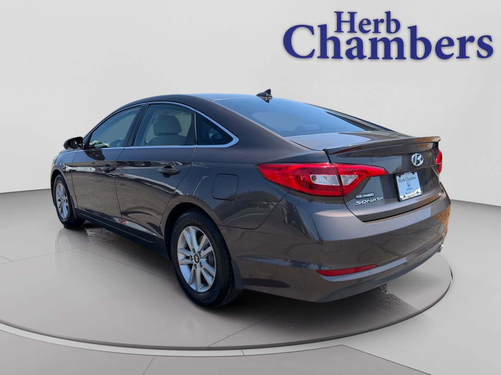 Used 2016 Hyundai Sonata SE w/ Cargo Package FWD image 3