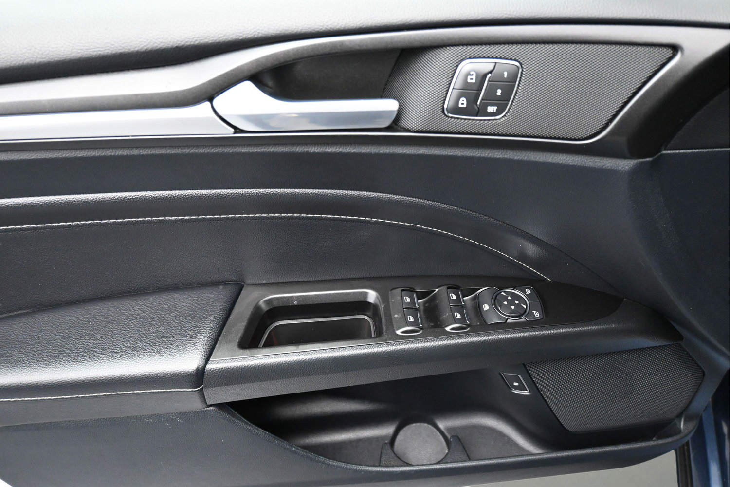 Used 2019 Ford Fusion Energi Titanium FWD image 14