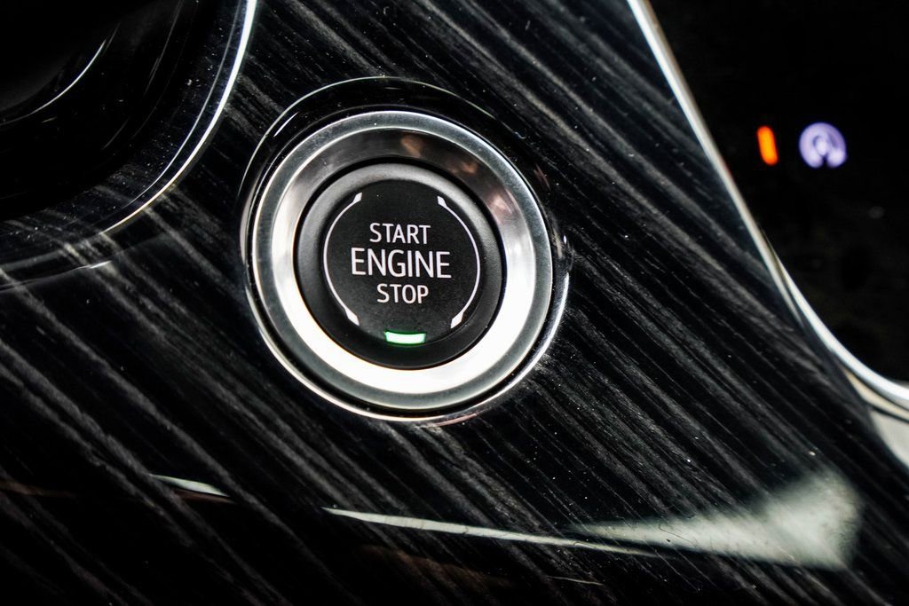 Used 2025 Cadillac XT6 Premium Luxury image 32