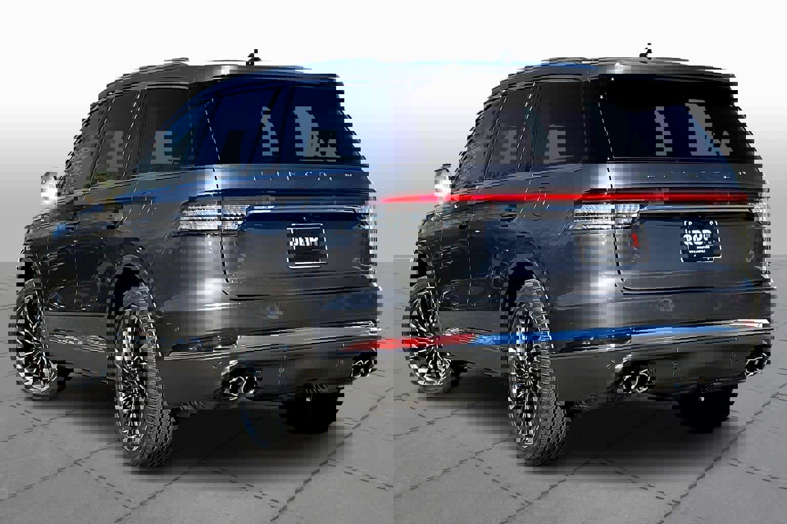 Used 2023 Lincoln Aviator Reserve w/ Equipment Group 201A image 11