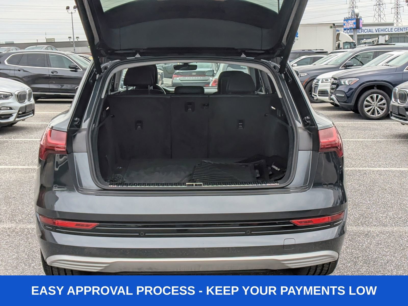 Used 2019 Audi e-tron Prestige w/ Prestige Package image 7