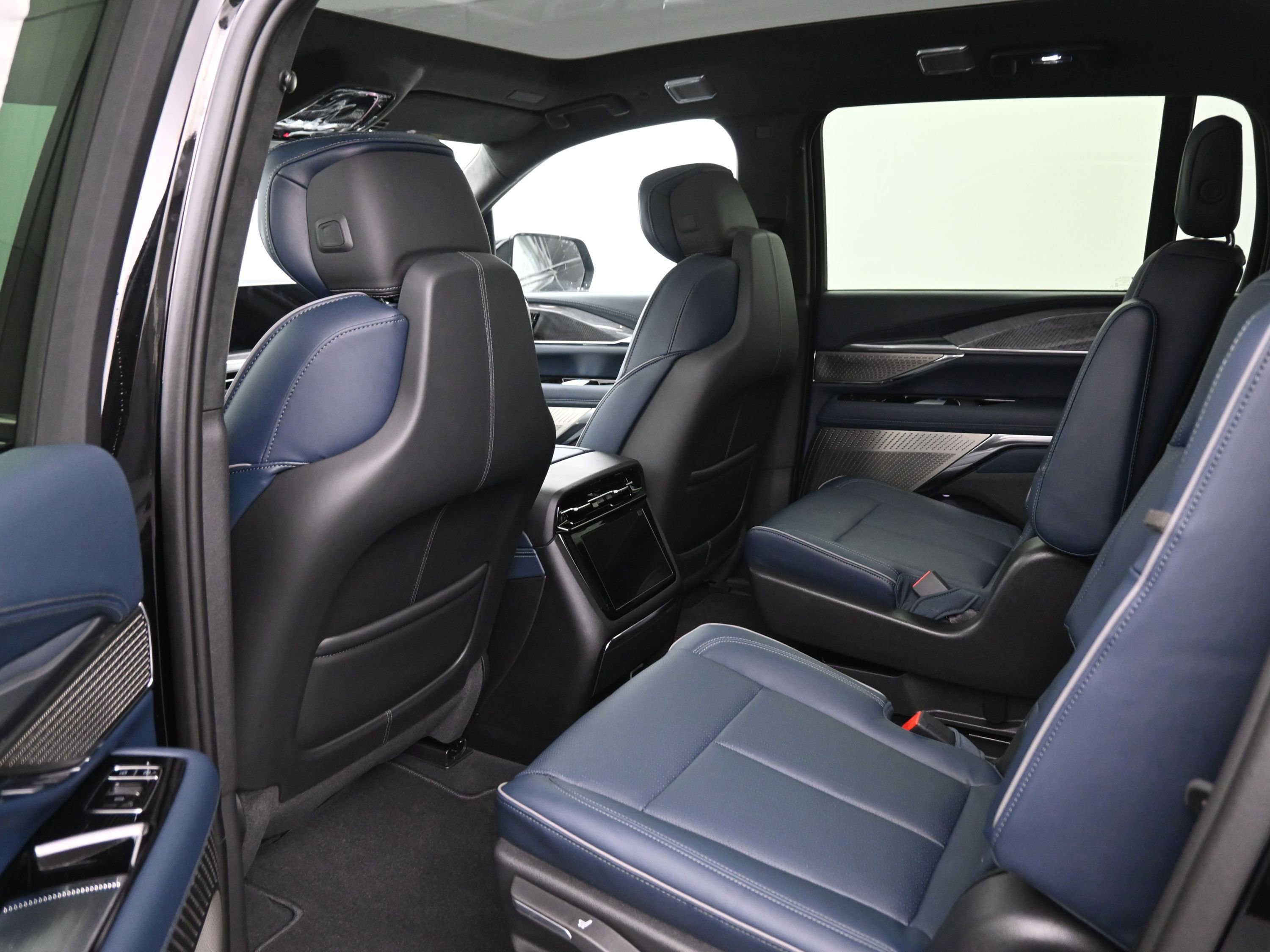 New 2025 Cadillac Escalade IQ Luxury 2 image 10