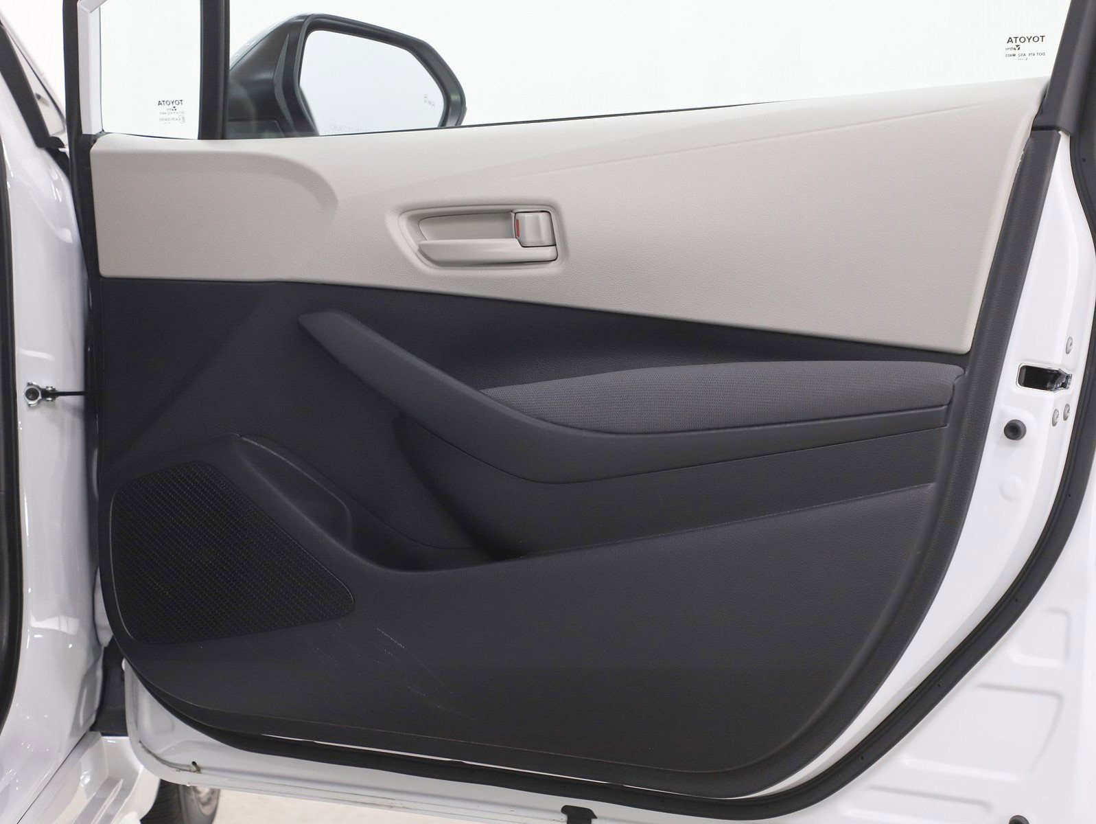 Used 2026 Toyota Corolla LE w/ LE Premium Package FWD image 9