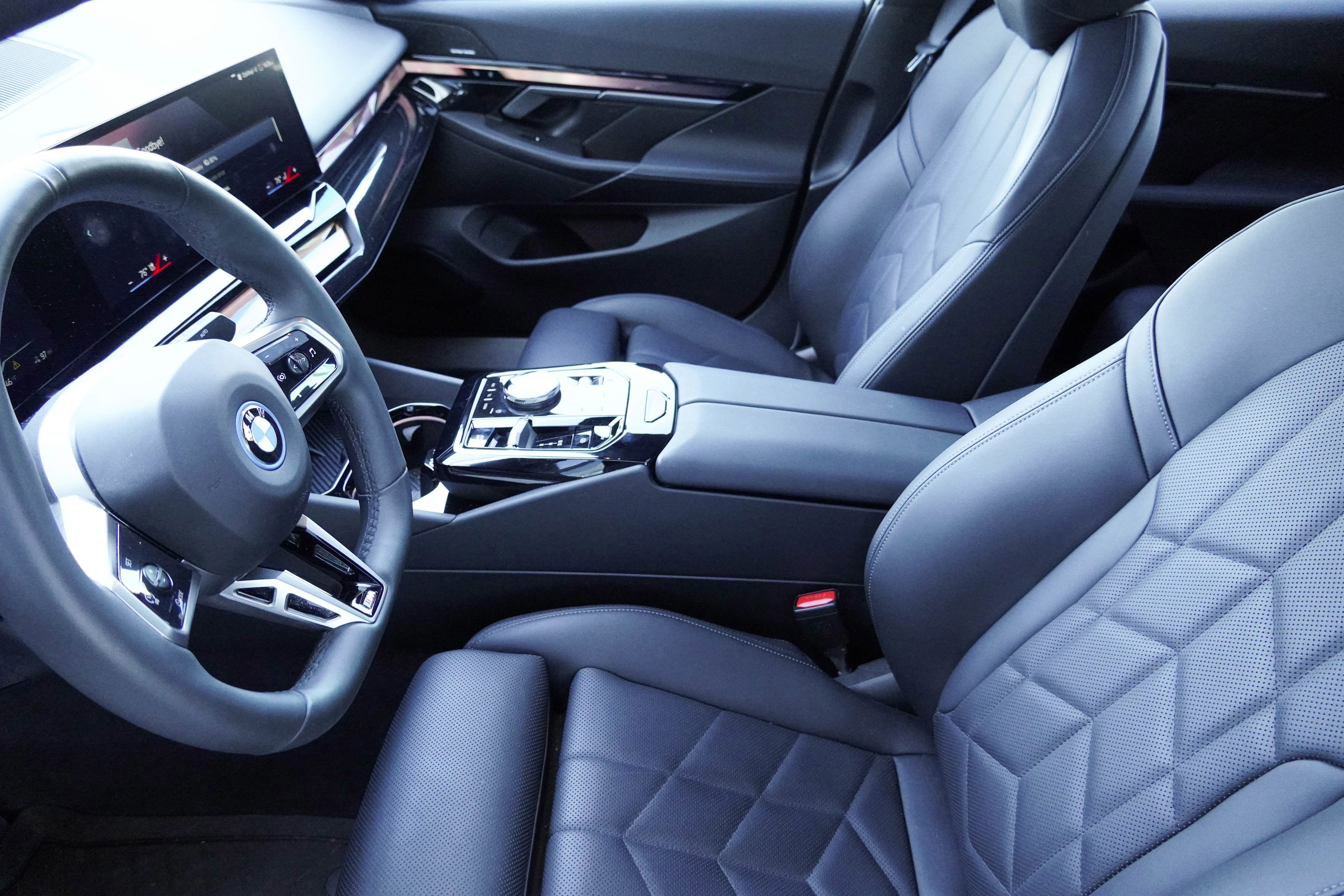 Used 2024 BMW i5 eDrive40i w/ M Sport Package image 11