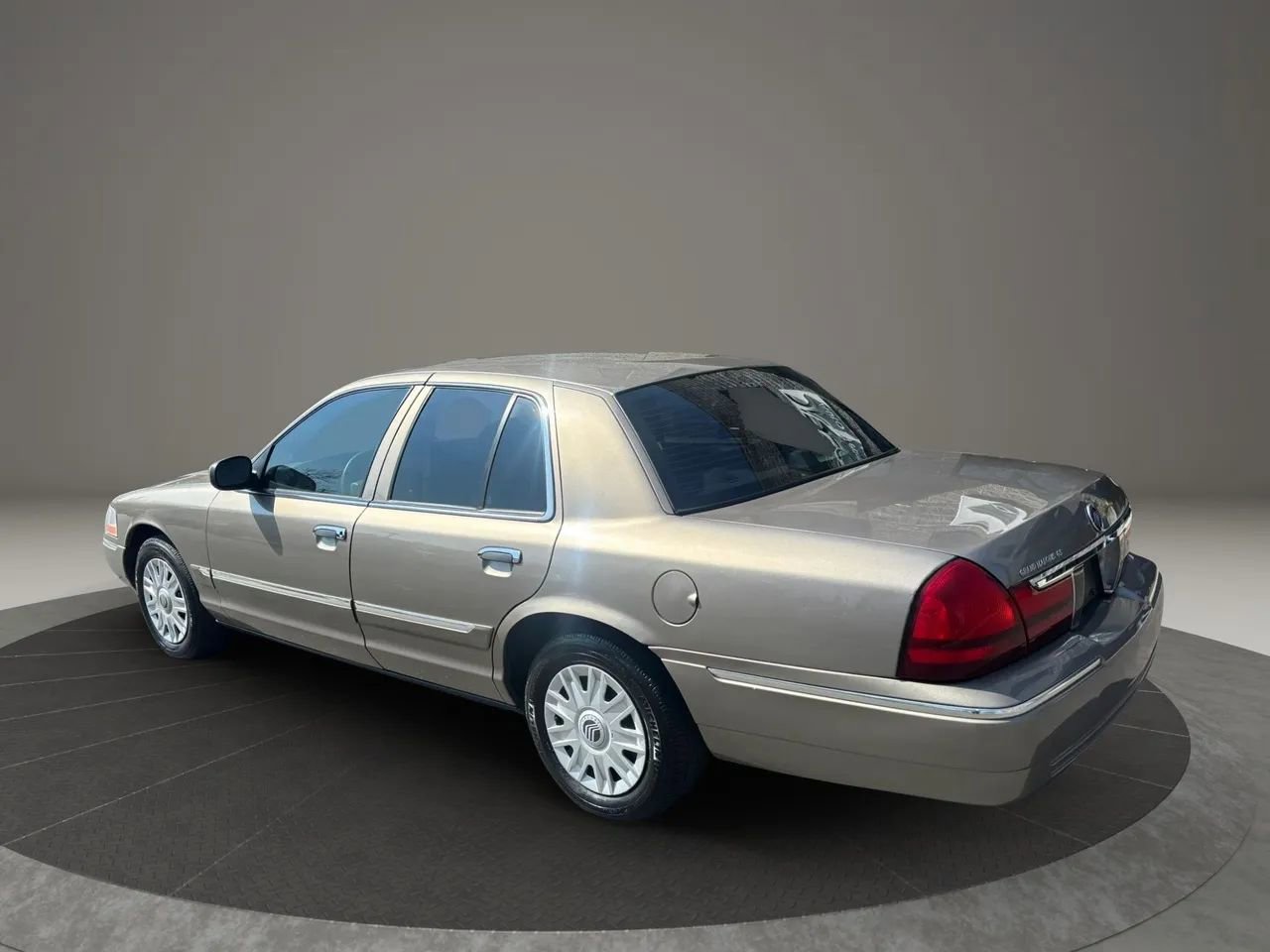 Used 2005 Mercury Grand Marquis GS image 12