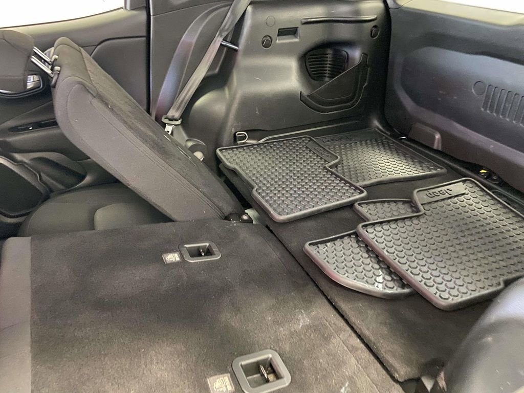 Used 2023 Jeep Renegade Latitude AWD/4WD image 14