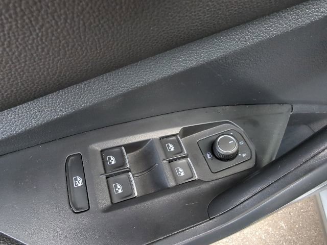 Used 2024 Volkswagen Jetta SE FWD image 13