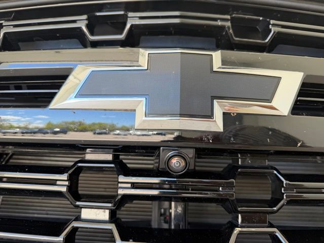 Used 2023 Chevrolet Suburban Z71 w/ Luxury Package AWD/4WD image 4