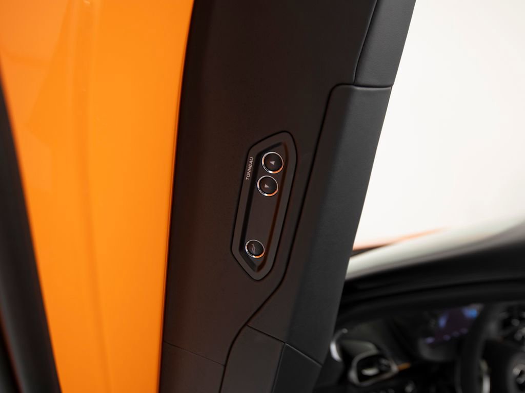 Used 2025 McLaren Artura Spider image 12