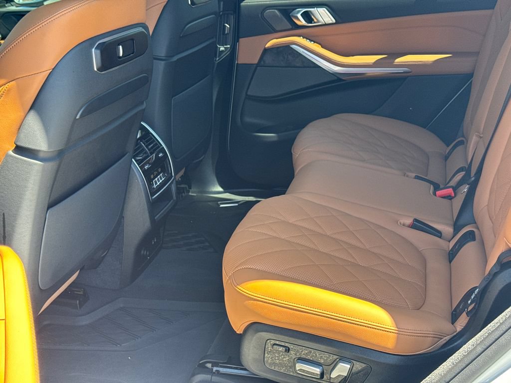 Used 2026 BMW X7 xDrive40i w/ M Sport Package AWD/4WD image 25