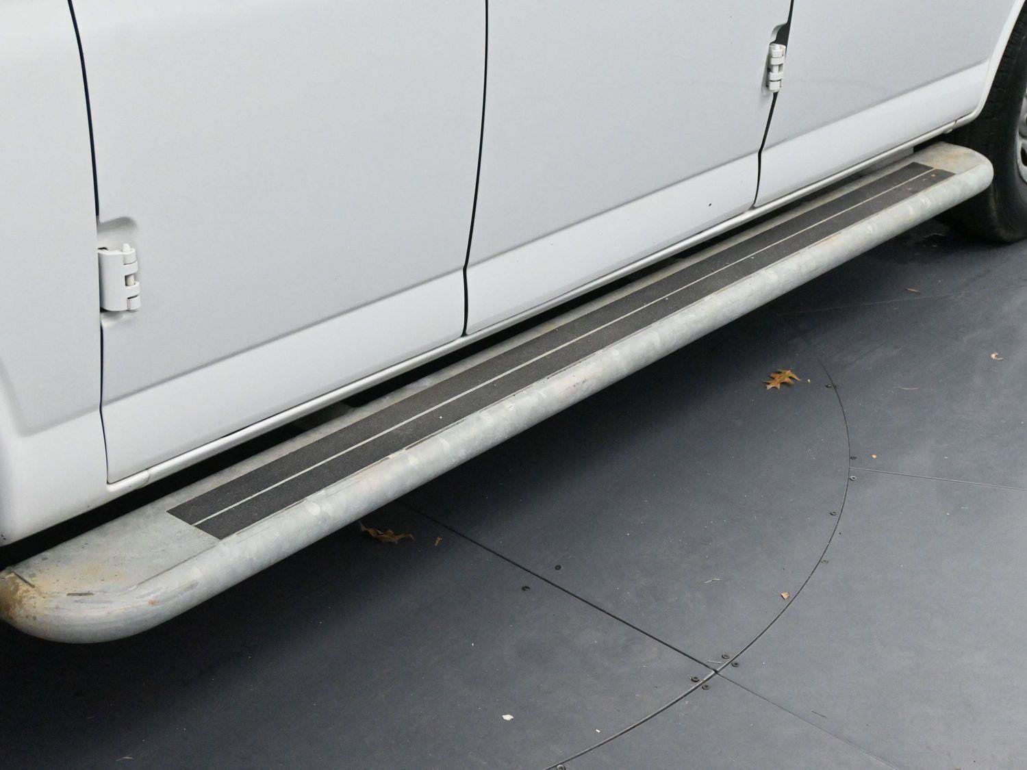 Used 2022 Chevrolet Express 2500 w/ Driver Convenience Package image 9