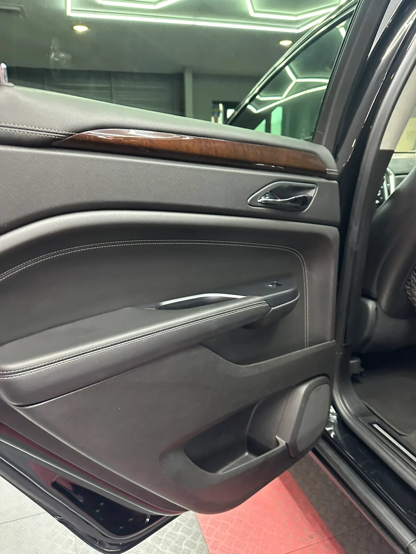 Used 2013 Cadillac SRX Luxury w/ Driver Awareness Package FWD image 21