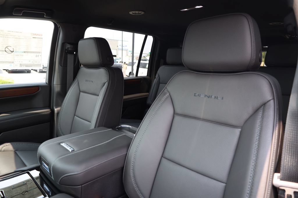 New 2026 GMC Yukon XL Denali AWD/4WD image 15