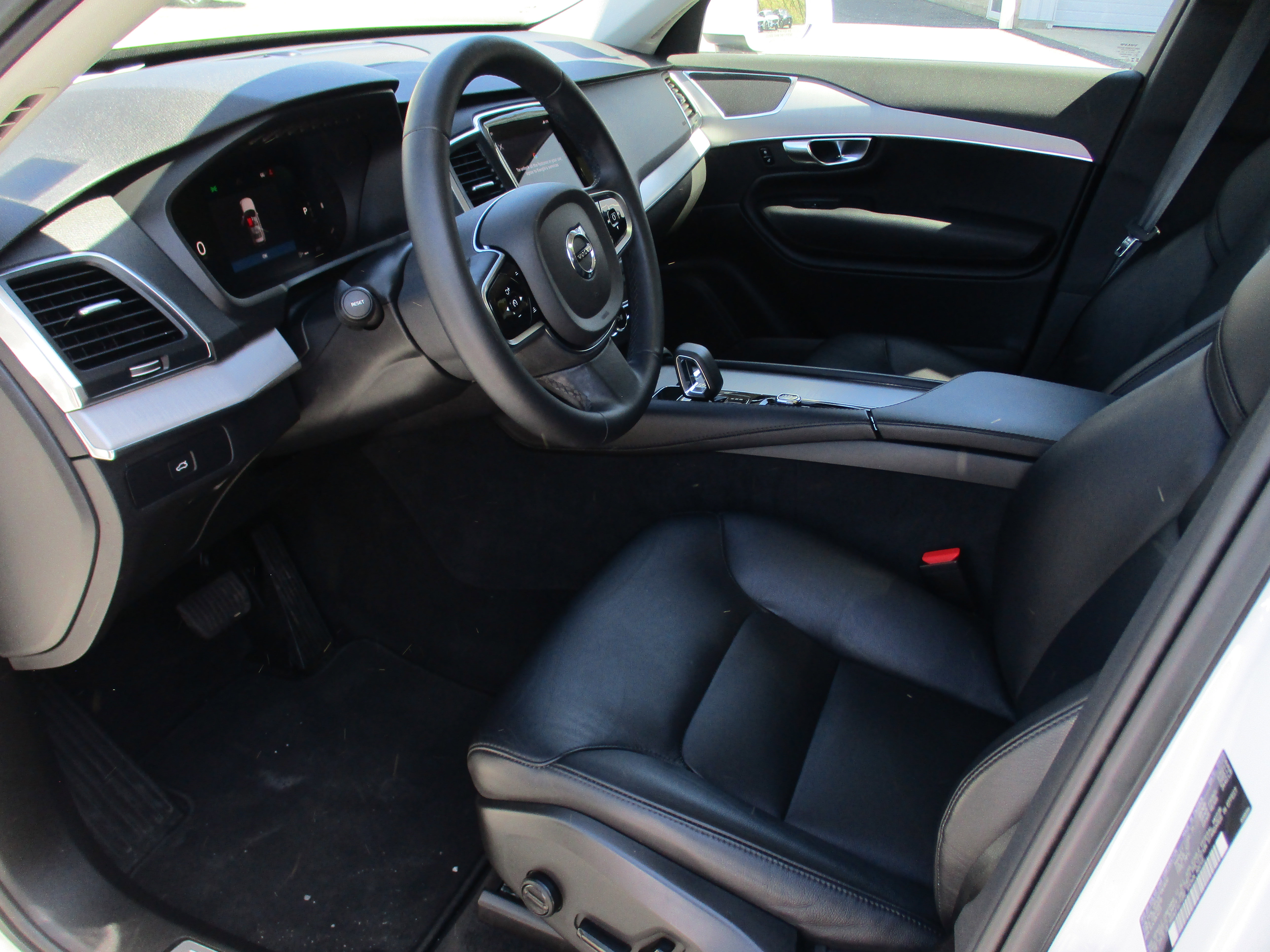 Certified 2023 Volvo XC90 B5 Core w/ Climate Package AWD/4WD image 11