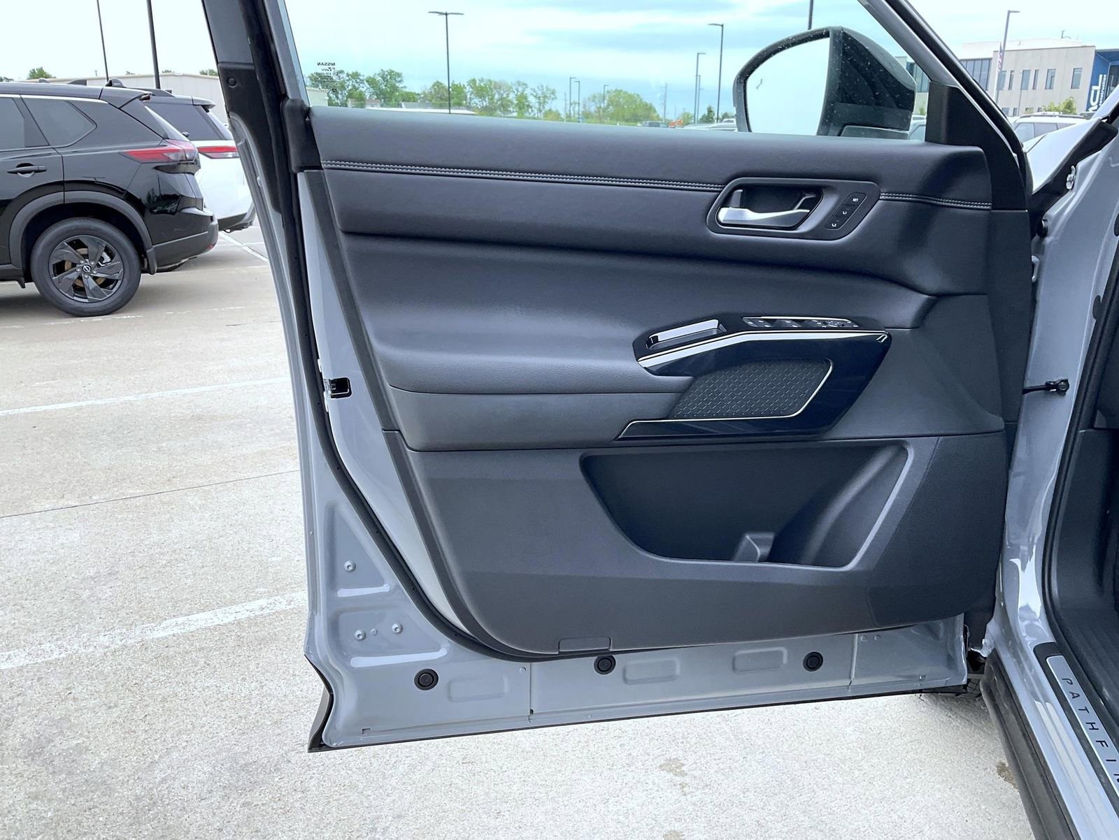 New 2026 Nissan Pathfinder Platinum AWD/4WD image 10