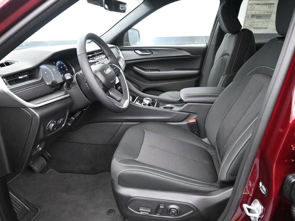 New 2025 Jeep Grand Cherokee Laredo X w/ Luxury Tech Group I image 17