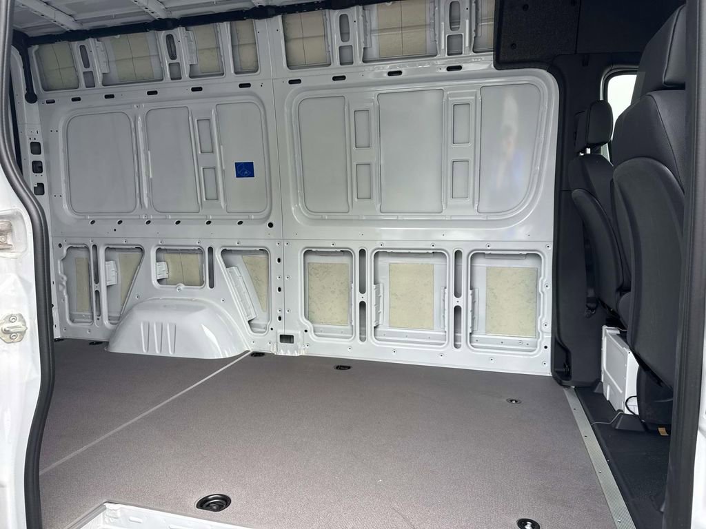 Used 2025 Mercedes-Benz Sprinter 2500 image 6