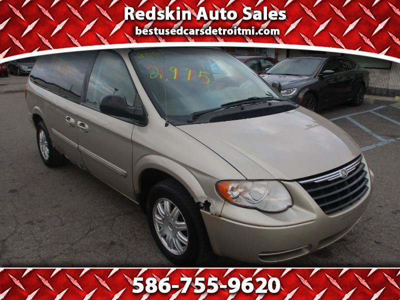 Used 2007 Chrysler Town & Country Touring FWD image 1