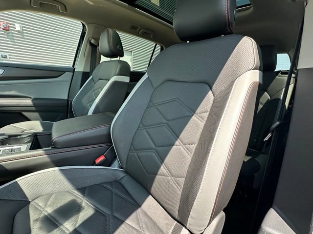 Certified 2026 Volkswagen Atlas Peak Edition AWD/4WD image 24