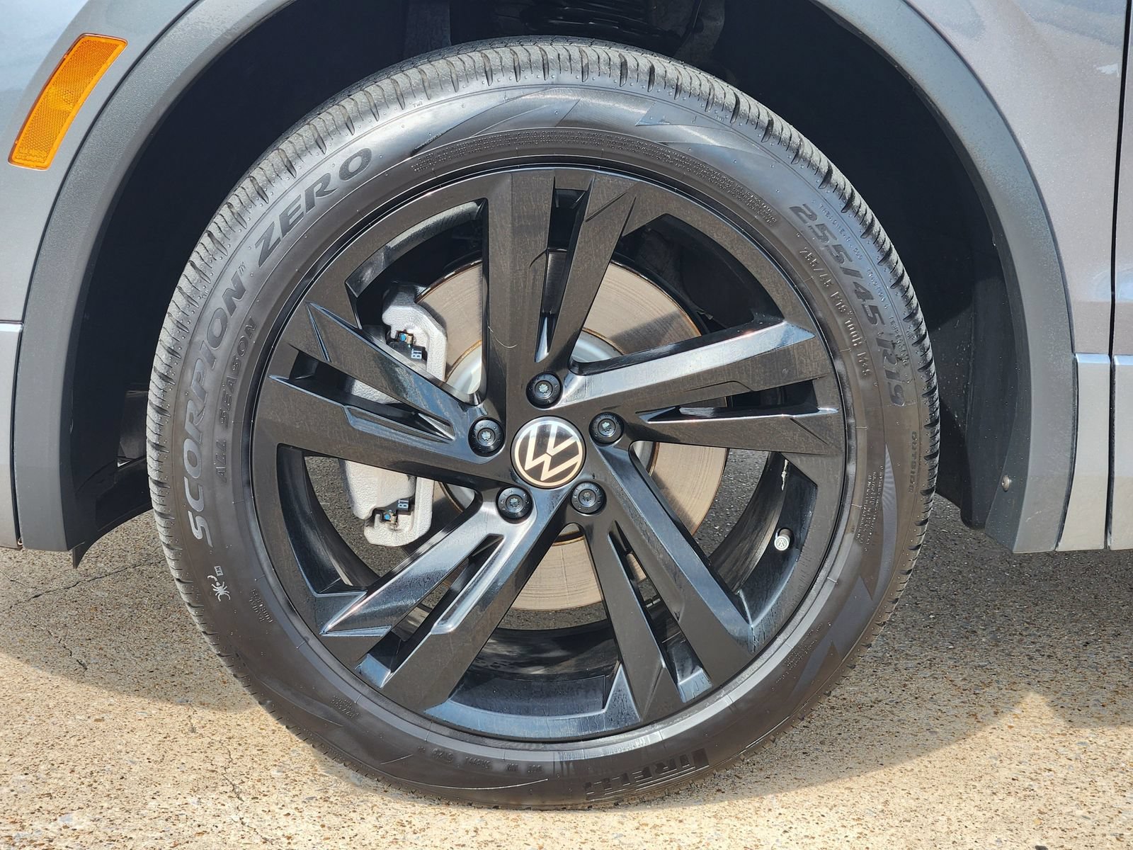 Used 2024 Volkswagen Tiguan SE R-Line AWD/4WD image 21