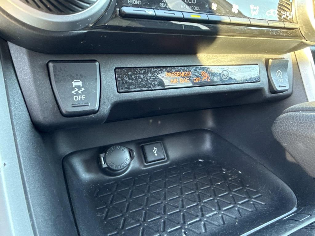 Used 2022 Toyota RAV4 XLE w/ Convenience Package image 34