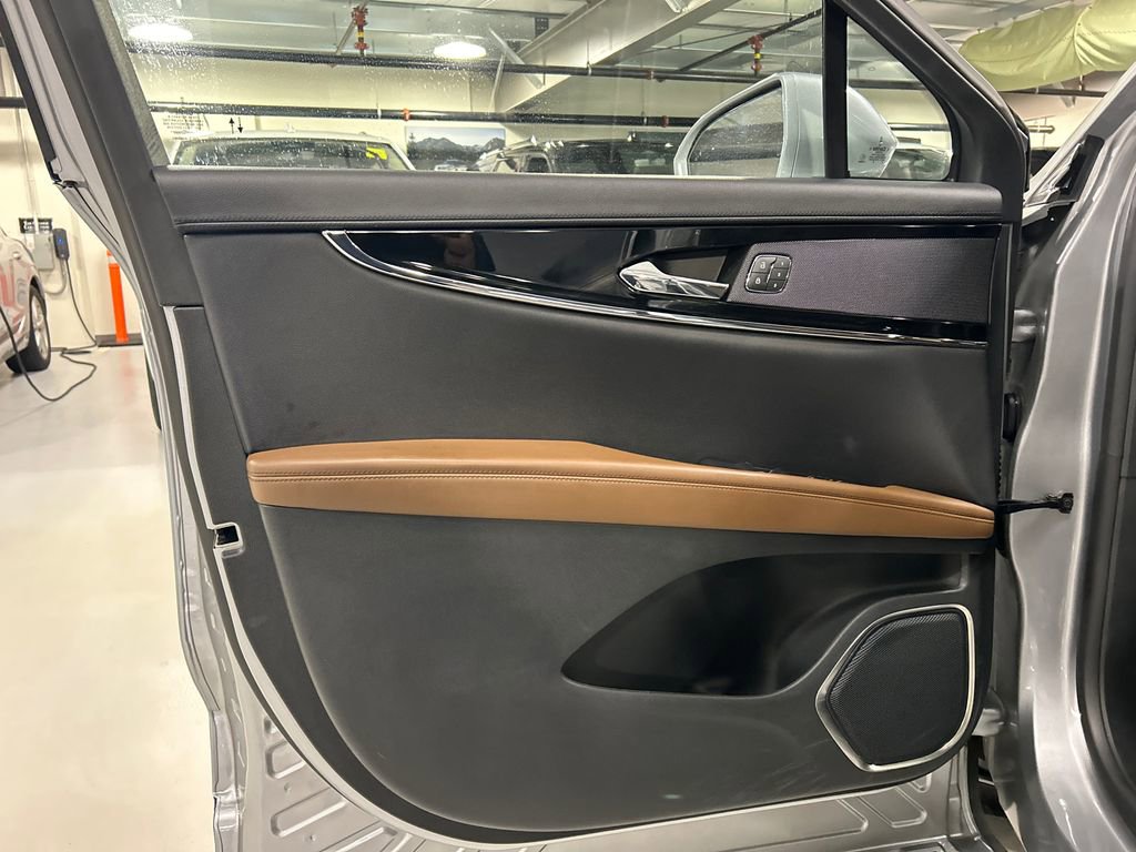 Certified 2022 Lincoln Nautilus Reserve AWD/4WD image 9