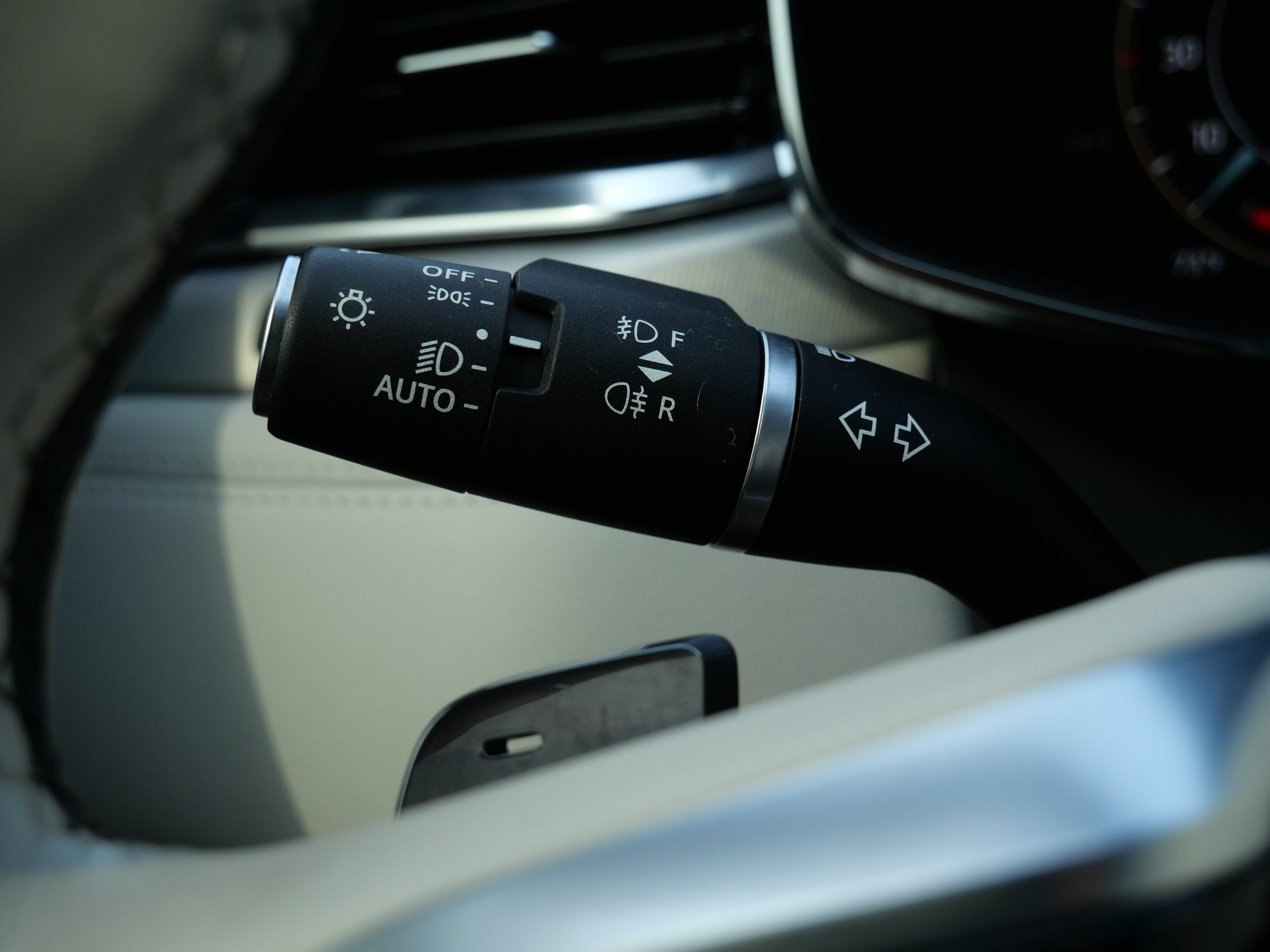 Certified 2025 Jaguar F-PACE R-Dynamic S AWD/4WD image 27