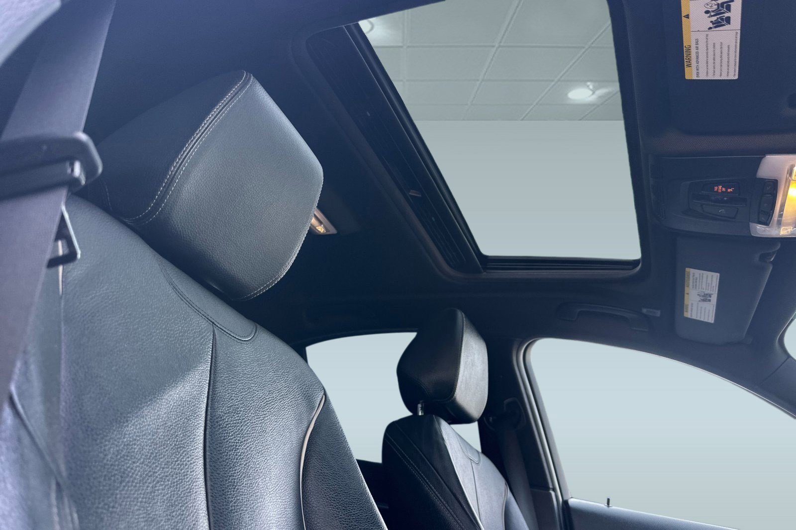 Used 2018 BMW 340i Sedan w/ Premium Package image 24