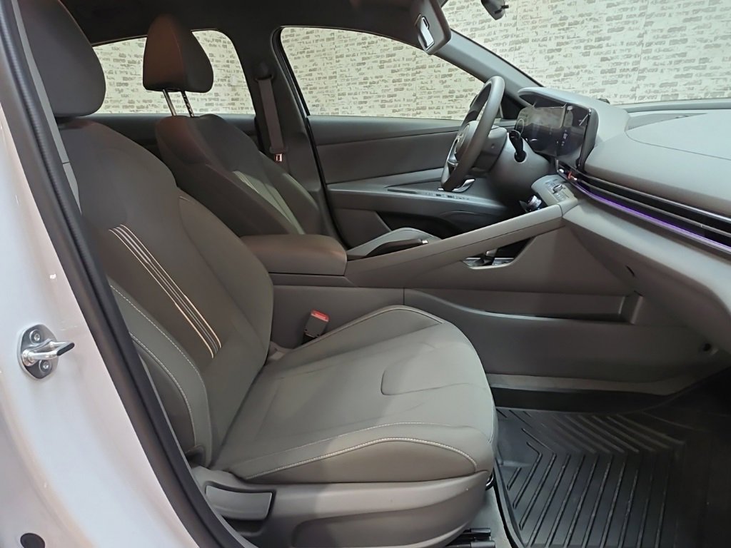 Certified 2024 Hyundai Elantra SEL image 9