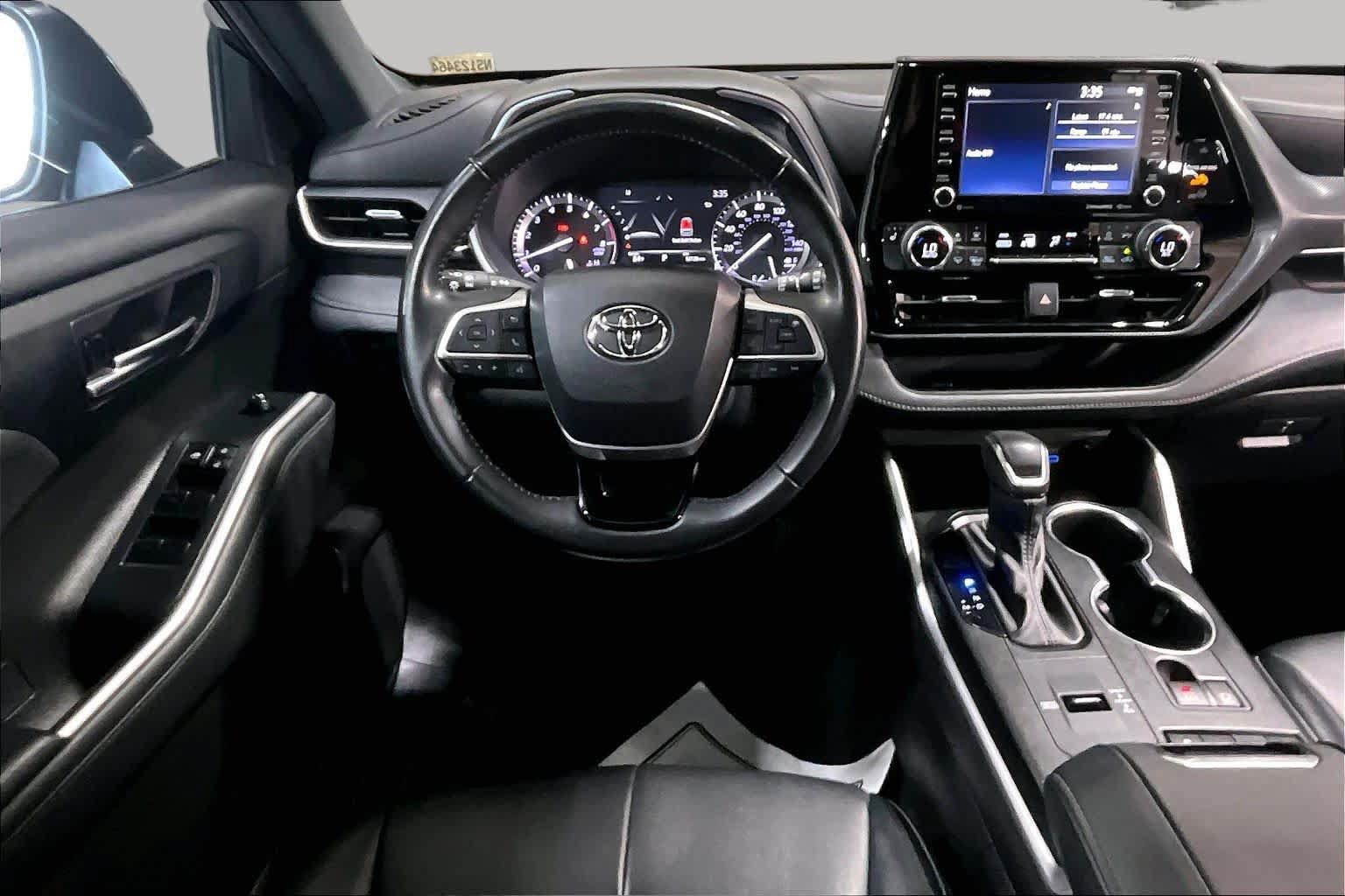 Used 2022 Toyota Highlander XSE FWD image 11
