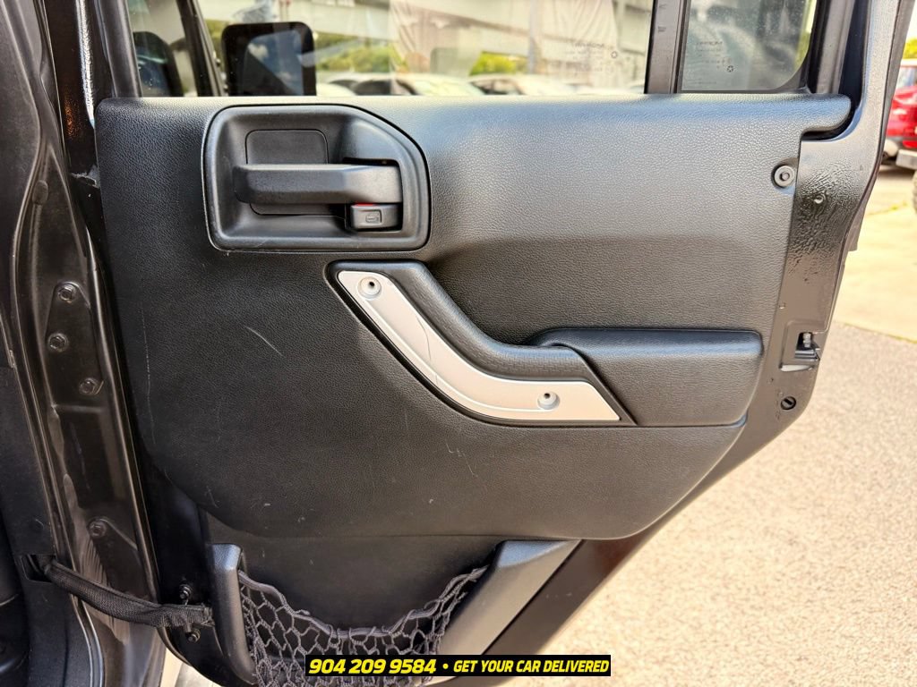 Used 2017 Jeep Wrangler Unlimited Sahara w/ Dual Top Group AWD/4WD image 27