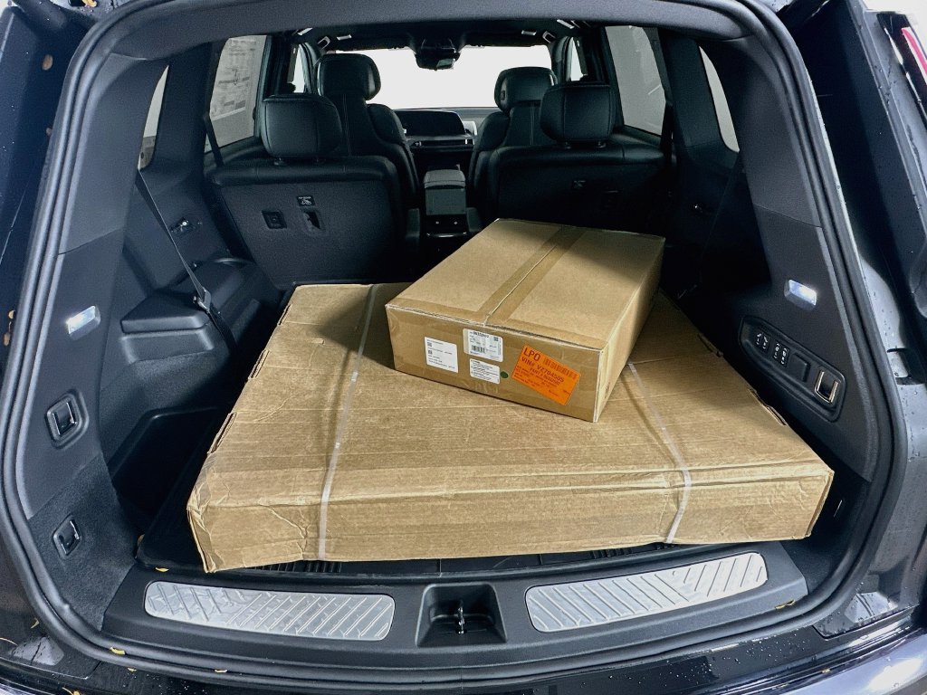 New 2027 Cadillac Vistiq Sport w/ LPO, Floor Liner Package AWD/4WD image 32