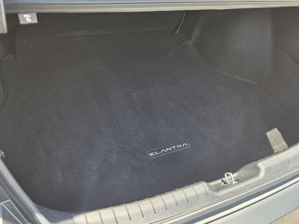 Used 2024 Hyundai Elantra SE FWD image 14
