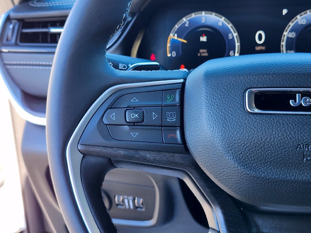 Used 2026 Jeep Grand Cherokee Altitude AWD/4WD image 30