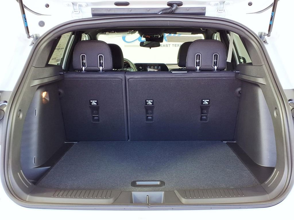 New 2026 Chevrolet Trax RS w/ Sunroof Package FWD image 10