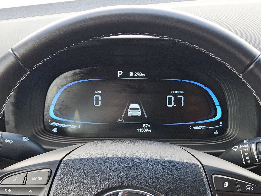 Used 2025 Hyundai Venue SEL FWD image 23