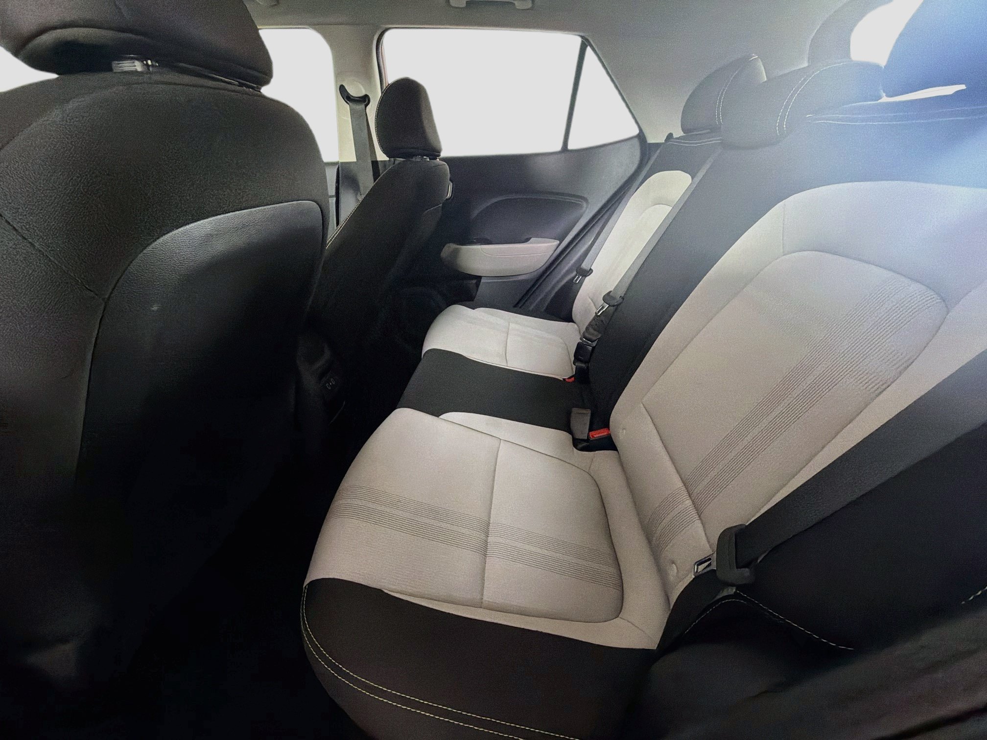 Used 2025 Hyundai Venue SEL FWD image 25