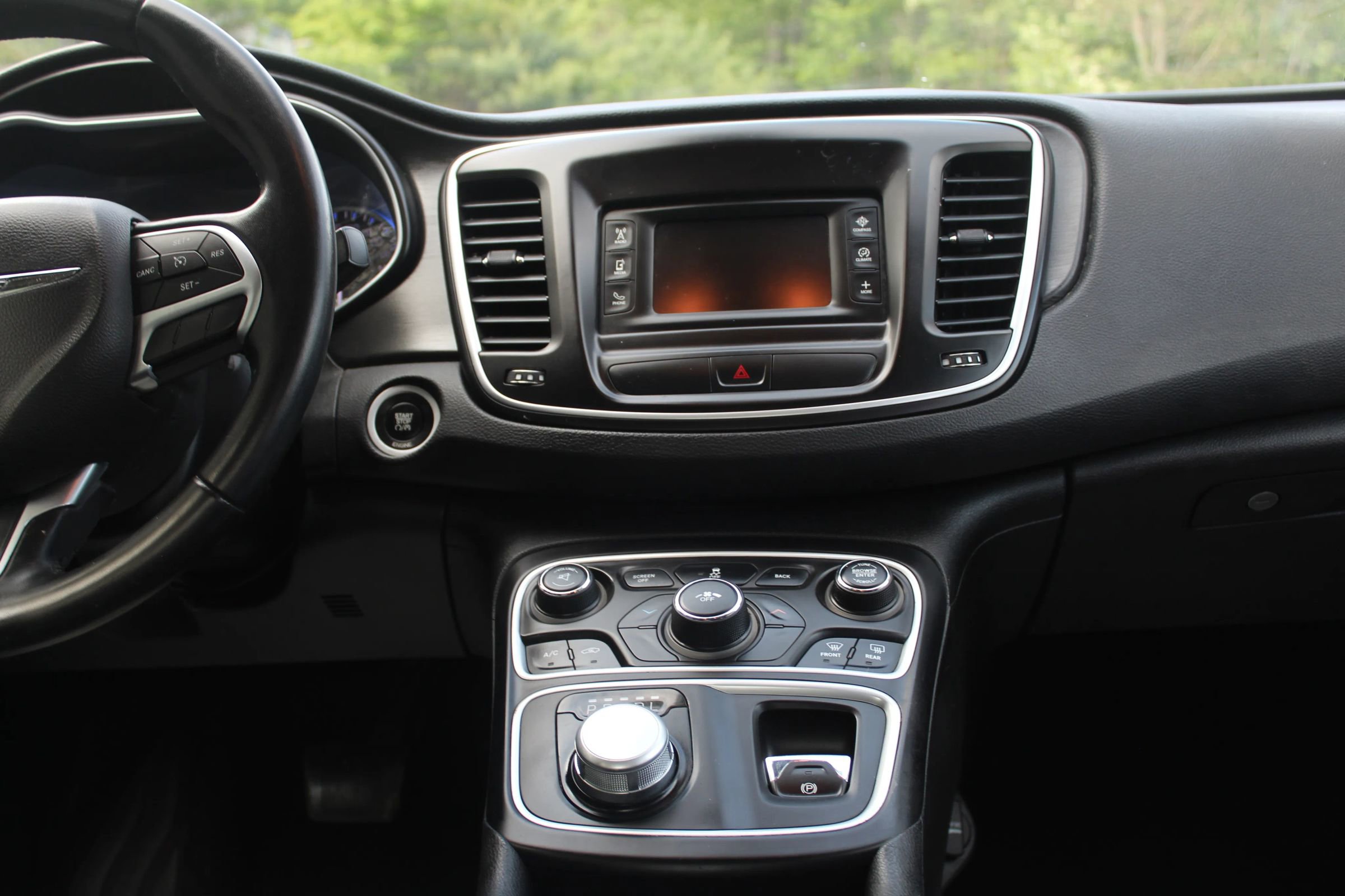 Used 2015 Chrysler 200 Limited w/ Convenience Group image 21